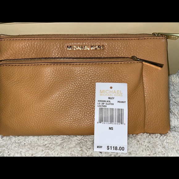New Leather Michael Kors Wristlet - Picture 5 of 7